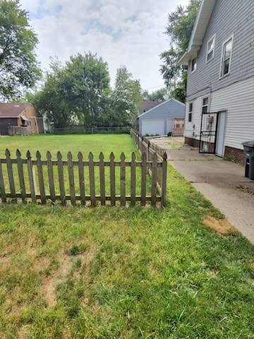 Weathered wood picket fence before cleaning — gray, dirty boards with mildew and algae